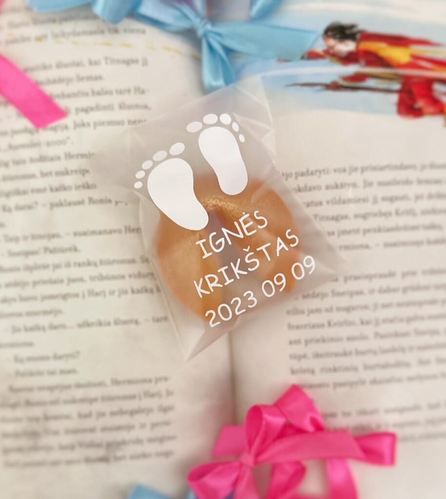 Krikštynų įpakavimas - mažos pėdutės