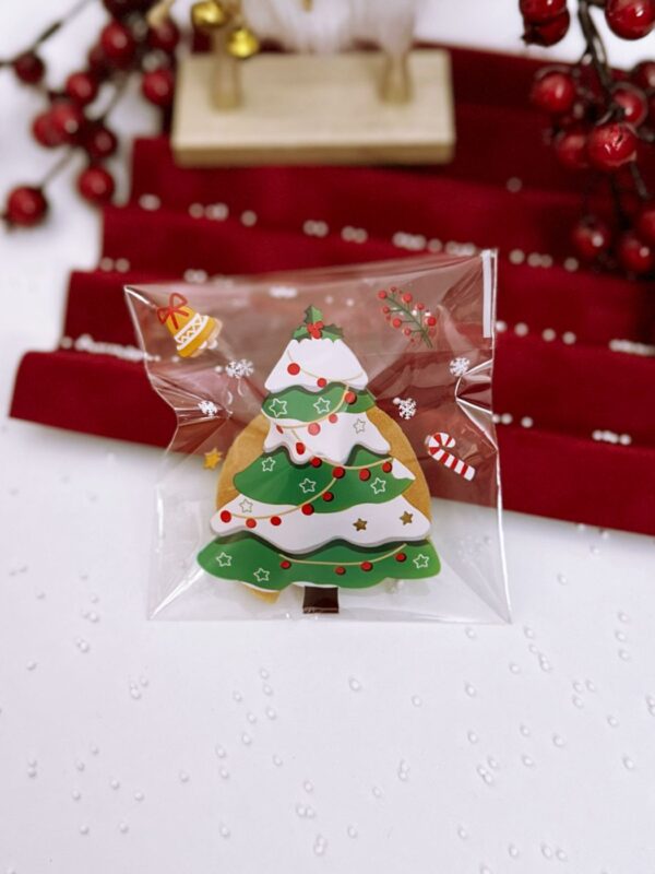 Laimės sausainis supakuotas Kalėdiniame maišelyje