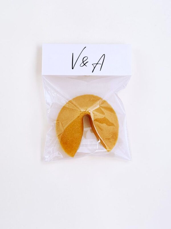 Laimės sausainis + Pakuotė su inicialais